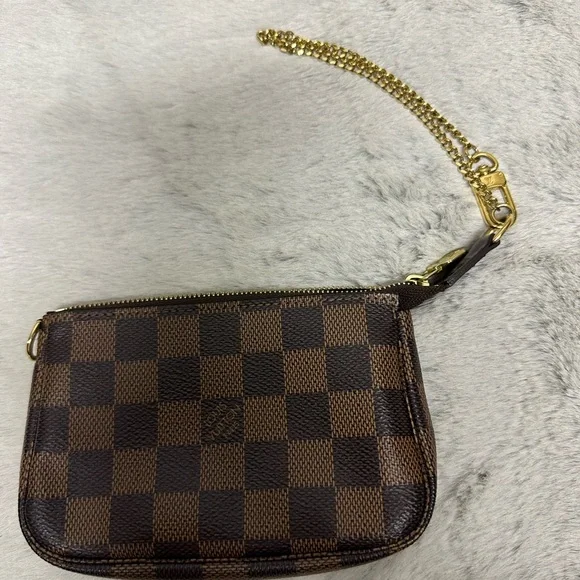 Louis Vuitton Mini Pochette Accessoires - Picture 2 of 7